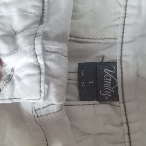 Vanity shorts - Picture 3 of 3